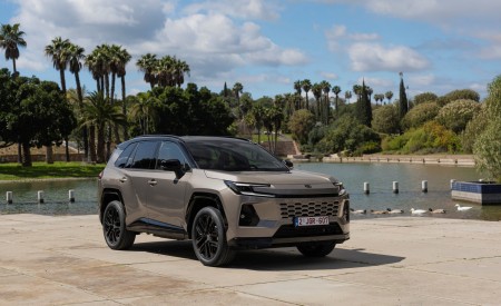 2026 Toyota RAV4 HEV Avantgarde Front Three-Quarter Wallpaper 450x275 (33)