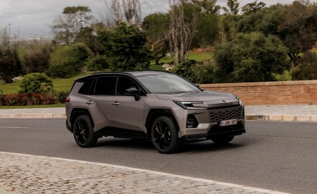 2026 Toyota RAV4 HEV Avantgarde Front Three-Quarter Wallpaper 450x275 (15)