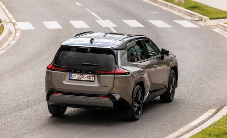 2026 Toyota RAV4 HEV Avantgarde Rear Three-Quarter Wallpaper 450x275 (18)