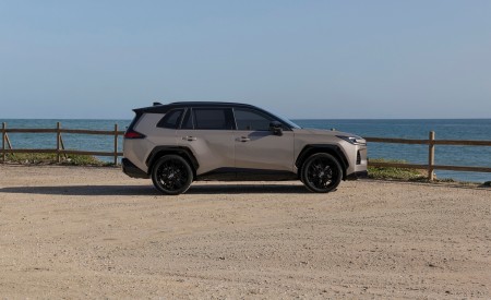 2026 Toyota RAV4 HEV Avantgarde Side Wallpaper 450x275 (32)