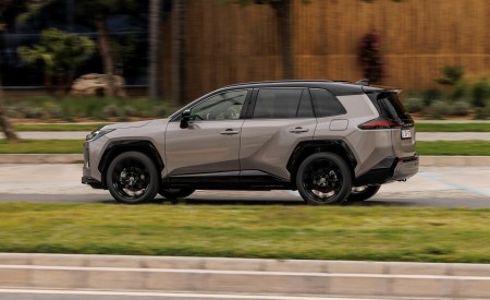 2026 Toyota RAV4 HEV Avantgarde Side Wallpaper 450x275 (14)
