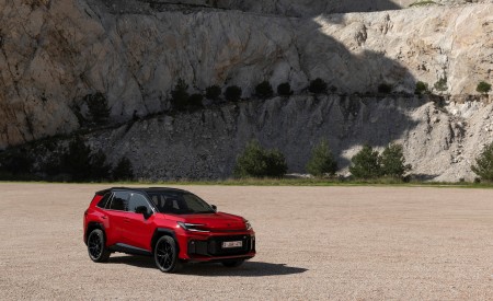 2026 Toyota RAV4 HEV GR Sport Front Three-Quarter Wallpaper 450x275 (29)