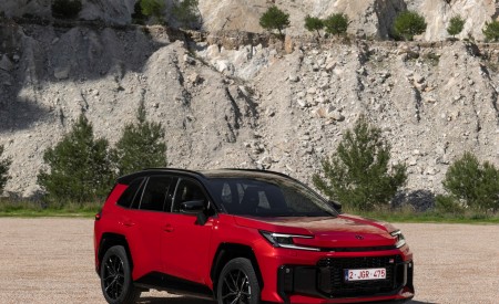 2026 Toyota RAV4 HEV GR Sport Front Three-Quarter Wallpaper 450x275 (22)