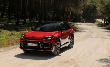 2026 Toyota RAV4 HEV GR Sport Front Three-Quarter Wallpaper 450x275 (9)