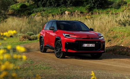 2026 Toyota RAV4 HEV GR Sport Front Three-Quarter Wallpaper 450x275 (5)
