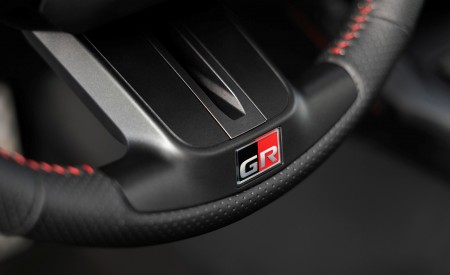 2026 Toyota RAV4 HEV GR Sport Interior Detail Wallpaper 450x275 (46)