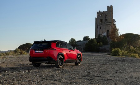 2026 Toyota RAV4 HEV GR Sport Rear Three-Quarter Wallpaper 450x275 (31)