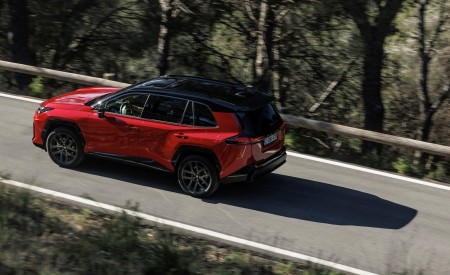 2026 Toyota RAV4 HEV GR Sport Rear Three-Quarter Wallpaper 450x275 (19)