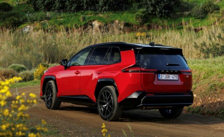 2026 Toyota RAV4 HEV GR Sport Rear Three-Quarter Wallpaper 450x275 (8)