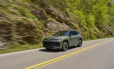 2026 Volkswagen Tiguan SEL R-Line Turbo Front Three-Quarter Wallpaper 450x275 (6)