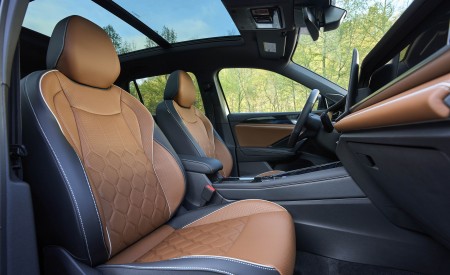 2026 Volkswagen Tiguan SEL R-Line Turbo Interior Wallpaper 450x275 (13)