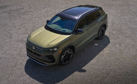 2026 Volkswagen Tiguan SEL R-Line Turbo Top Wallpaper 450x275 (3)
