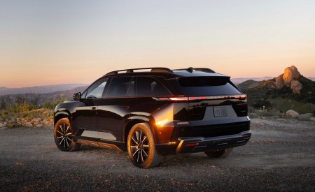 2027 Subaru Getaway Rear Three-Quarter Wallpaper 450x275 (9)