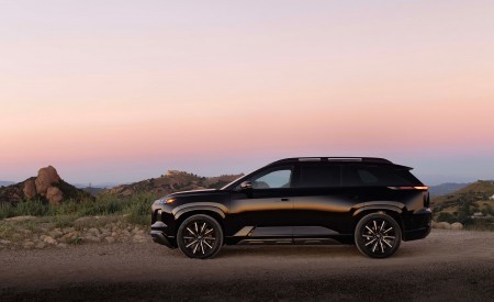 2027 Subaru Getaway Side Wallpaper 450x275 (11)