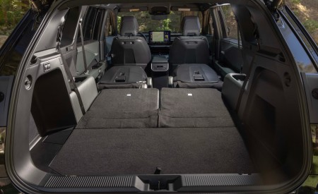 2027 Subaru Getaway Trunk Wallpaper 450x275 (44)