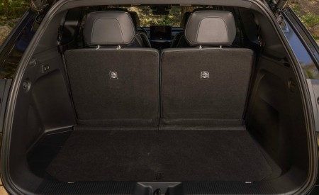 2027 Subaru Getaway Trunk Wallpaper 450x275 (46)
