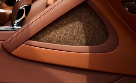 2026 Bentley Bentayga EWB Chalet Edition Interior Detail Wallpapers 450x275 (12)