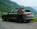 2026 Bentley Bentayga EWB Chalet Edition Rear Three-Quarter Wallpapers 150x120 (4)