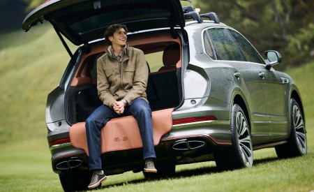 2026 Bentley Bentayga EWB Chalet Edition Trunk Wallpapers 450x275 (9)