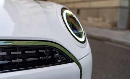 2026 MINI Cooper S 3-Door Paul Smith Edition Headlight Wallpaper 450x275 (25)