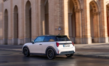 2026 MINI Cooper S 3-Door Paul Smith Edition Rear Three-Quarter Wallpaper 450x275 (21)