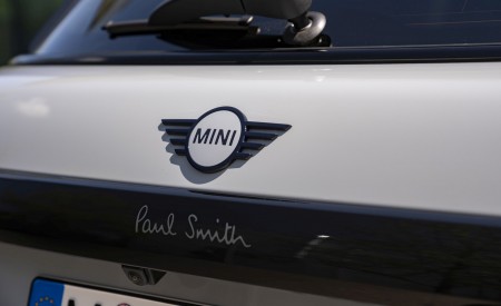 2026 MINI Cooper S 5-Door Paul Smith Edition Badge Wallpaper 450x275 (33)