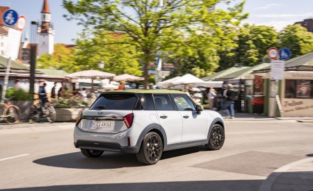 2026 MINI Cooper S 5-Door Paul Smith Edition Rear Three-Quarter Wallpaper 450x275 (5)