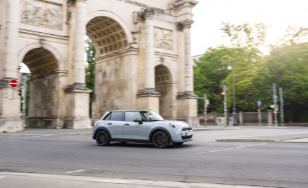 2026 MINI Cooper S 5-Door Paul Smith Edition Side Wallpaper 450x275 (19)