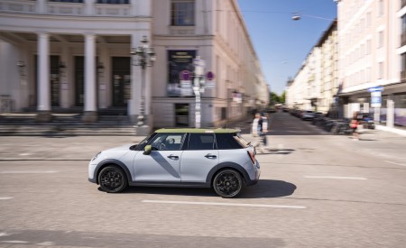 2026 MINI Cooper S 5-Door Paul Smith Edition Side Wallpaper 450x275 (11)