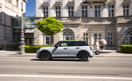 2026 MINI Cooper S 5-Door Paul Smith Edition Side Wallpaper 450x275 (13)