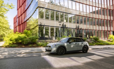 2026 MINI Cooper S 5-Door Paul Smith Edition Side Wallpaper 450x275 (22)