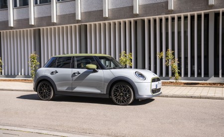 2026 MINI Cooper S 5-Door Paul Smith Edition Side Wallpaper 450x275 (7)