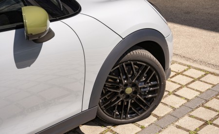 2026 MINI Cooper S 5-Door Paul Smith Edition Wheel Wallpaper 450x275 (28)