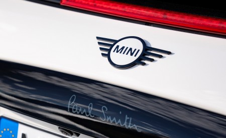 2026 MINI Cooper S Convertible Paul Smith Edition Badge Wallpaper 450x275 (46)