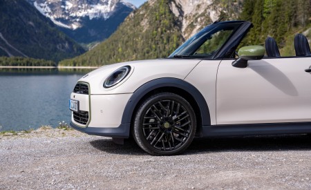2026 MINI Cooper S Convertible Paul Smith Edition Detail Wallpaper 450x275 (9)
