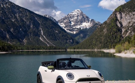 2026 MINI Cooper S Convertible Paul Smith Edition Front Wallpaper 450x275 (14)