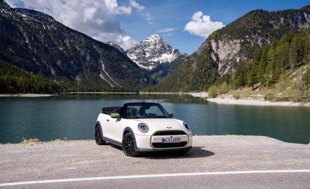 2026 MINI Cooper S Convertible Paul Smith Edition Front Wallpaper 450x275 (15)