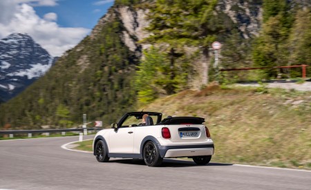 2026 MINI Cooper S Convertible Paul Smith Edition Rear Three-Quarter Wallpaper 450x275 (24)