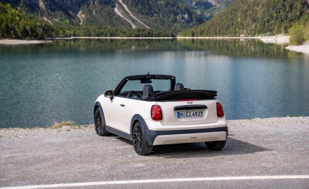 2026 MINI Cooper S Convertible Paul Smith Edition Rear Three-Quarter Wallpaper 450x275 (5)