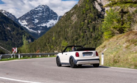 2026 MINI Cooper S Convertible Paul Smith Edition Rear Three-Quarter Wallpaper 450x275 (25)