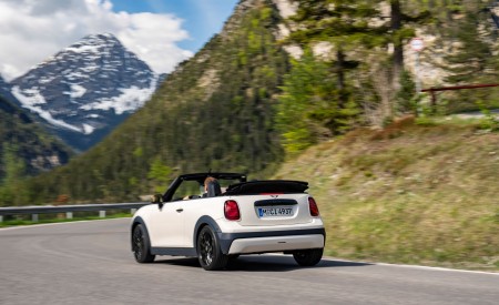 2026 MINI Cooper S Convertible Paul Smith Edition Rear Three-Quarter Wallpaper 450x275 (26)