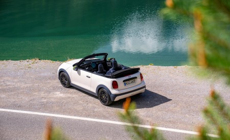 2026 MINI Cooper S Convertible Paul Smith Edition Rear Three-Quarter Wallpaper 450x275 (7)