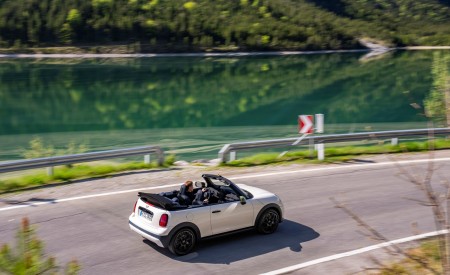 2026 MINI Cooper S Convertible Paul Smith Edition Rear Three-Quarter Wallpaper 450x275 (8)