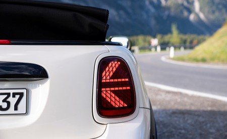 2026 MINI Cooper S Convertible Paul Smith Edition Tail Light Wallpaper 450x275 (45)