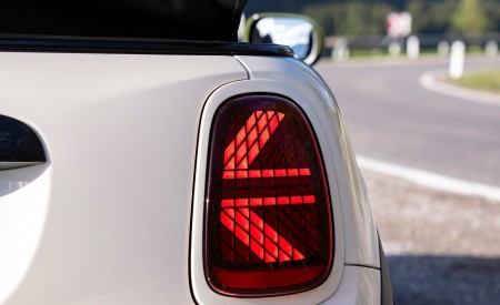 2026 MINI Cooper S Convertible Paul Smith Edition Tail Light Wallpaper 450x275 (44)