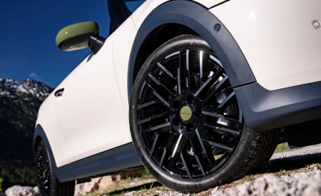 2026 MINI Cooper S Convertible Paul Smith Edition Wheel Wallpaper 450x275 (40)
