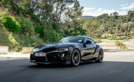 2026 Toyota GR Supra A90 Final Edition Front Three-Quarter Wallpaper 450x275 (14)