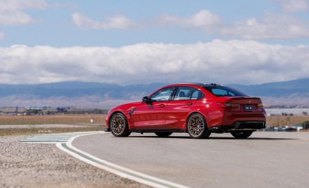 2027 BMW M3 CS Handschalter Rear Three-Quarter Wallpapers 450x275 (31)