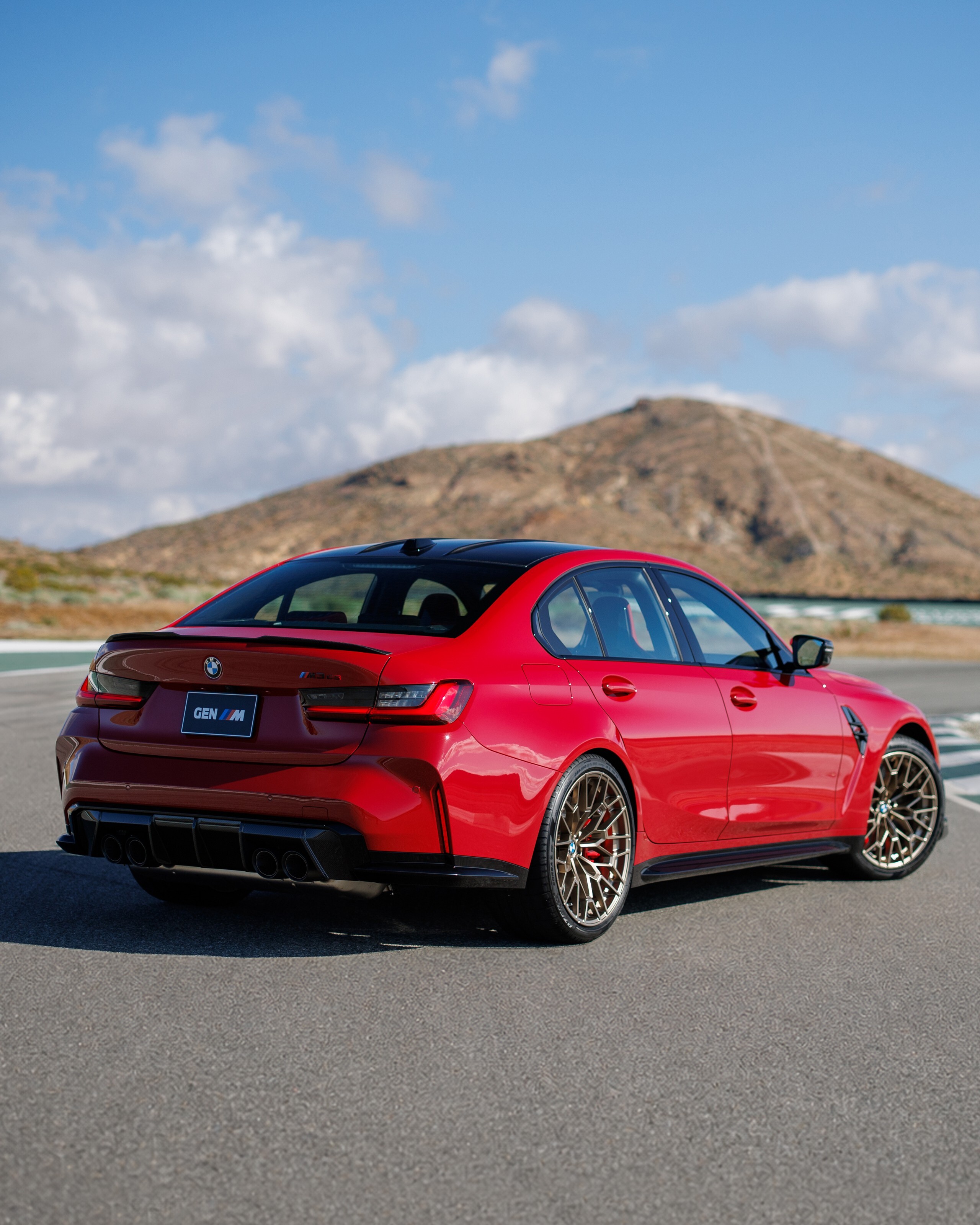 Download 2027 BMW M3 CS Handschalter Rear Three-Quarter Wallpapers (8)