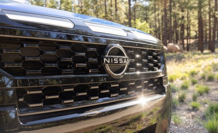 2027 Nissan Frontier Sport Edition Grille Wallpaper 450x275 (14)